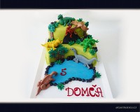 Tématický dort na patrovém marcipánovém základu s modelovanými marcipánovými ozdobami. Průměr základny měří 24cm, celková váha dortu je 3kg.